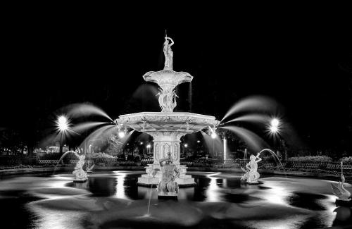 Advanced Monochrome 2nd-Forsyth Fountain-Forsyth Park in Savannah-Janet Newton