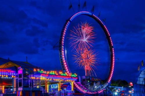 2nd-Advanced-Color-Ferris-Fireworks-Janet-Newton